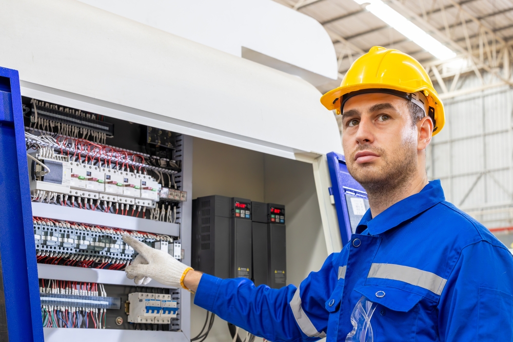 Construction,Electrician,Engineer,Caucasian,Male,Working,With,Laptop,In,Concept